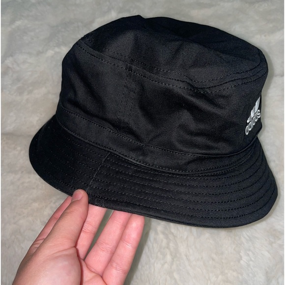 Adidas bucket hat - Picture 3 of 7